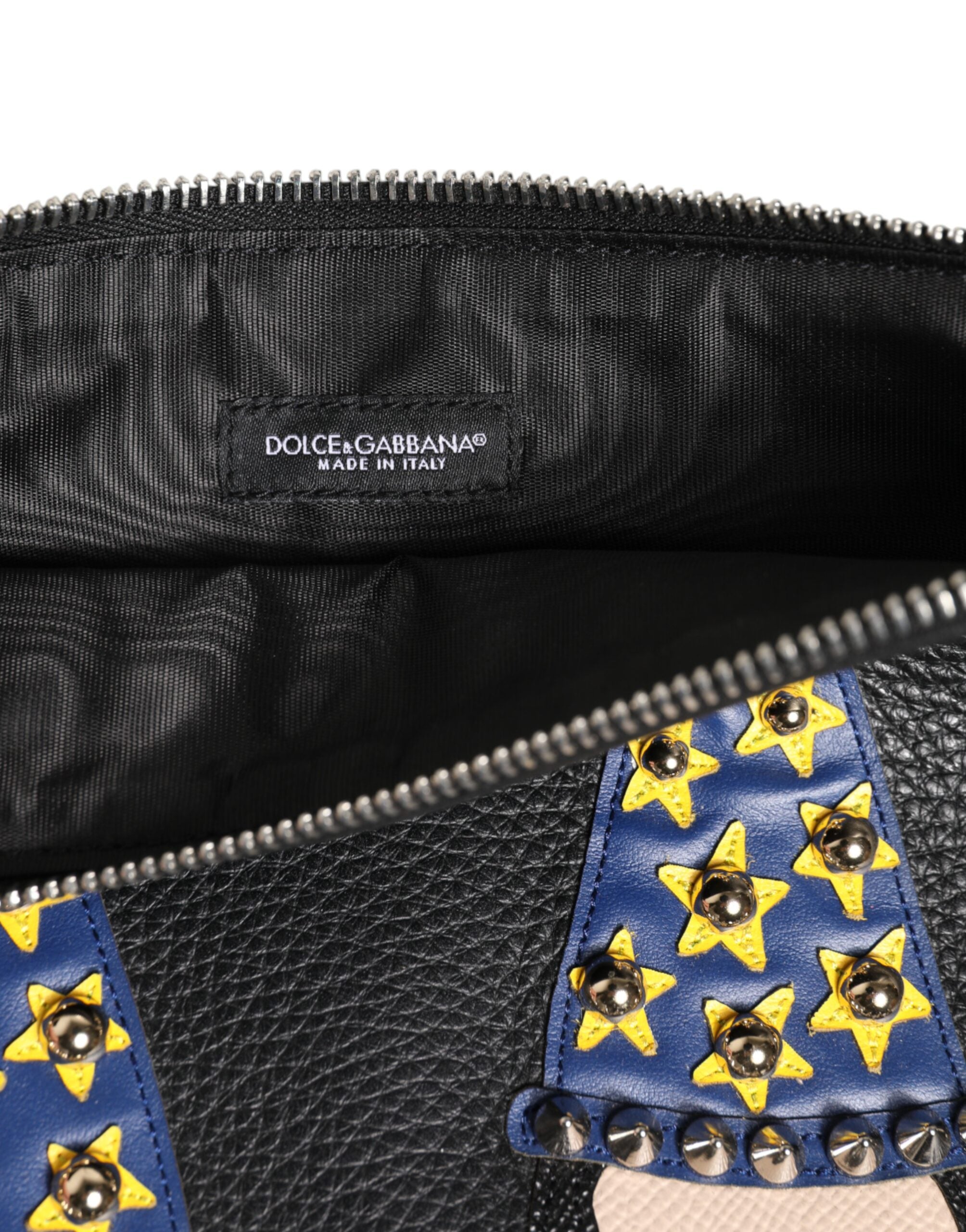 Pochette pour homme en cuir noir Dolce & Gabbana #DGFAMILY avec embellissements, style élégant et sophistiqué.