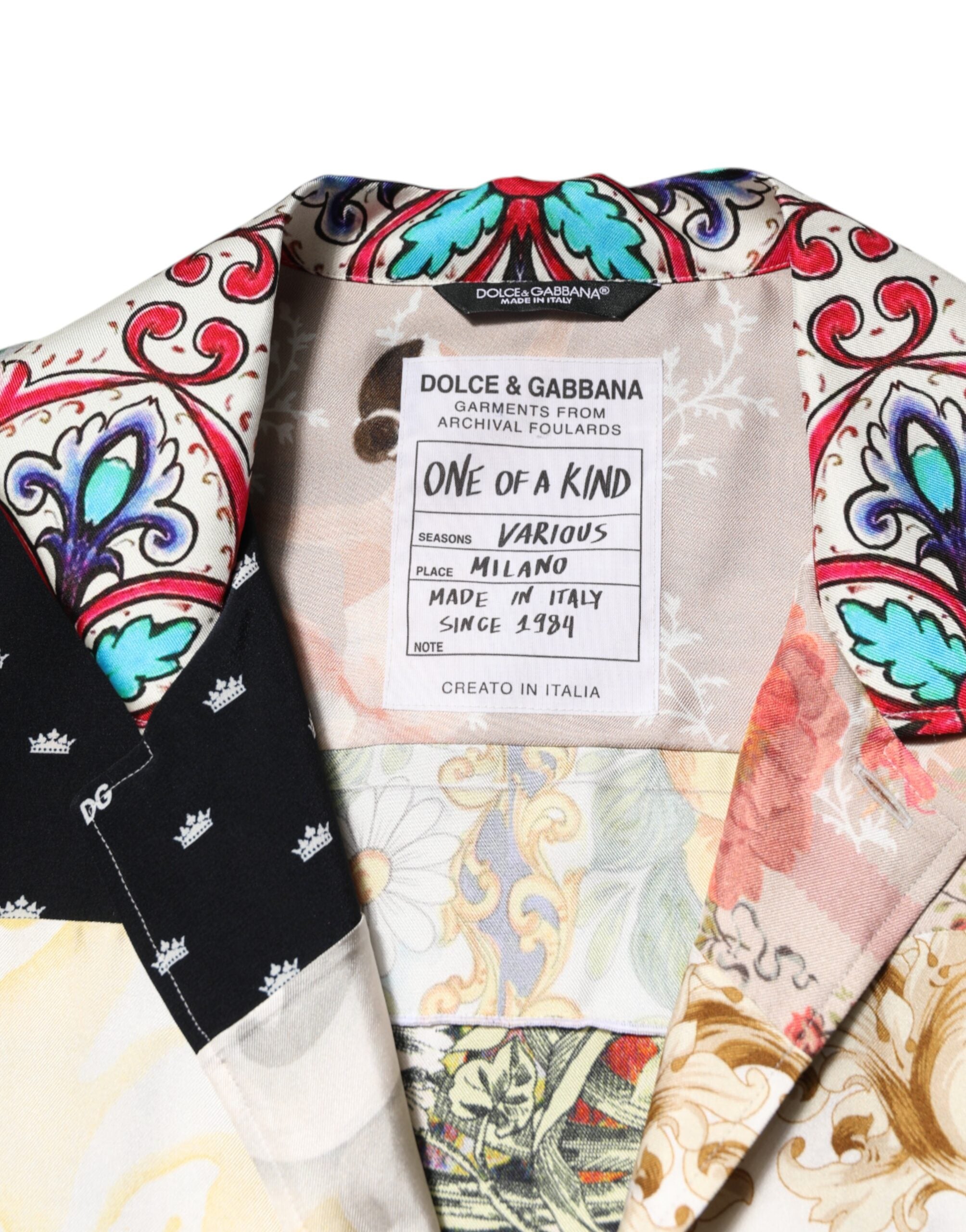 Chemise décontractée à boutons Dolce & Gabbana multicolore à imprimé, toile légère et style élégant, vue de face.