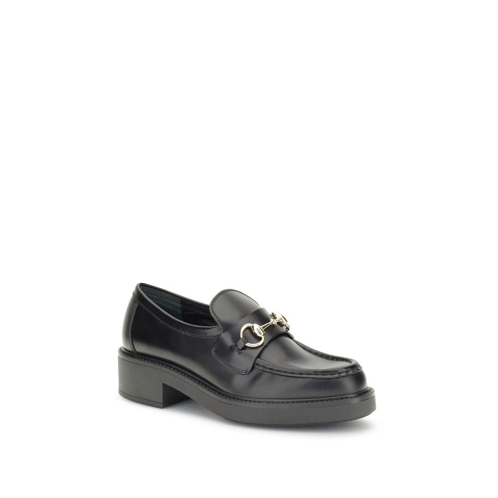 Chaussures Gucci en cuir de veau noir Bos Taurus, mocassins slip-on élégants pour homme avec finition soignée.