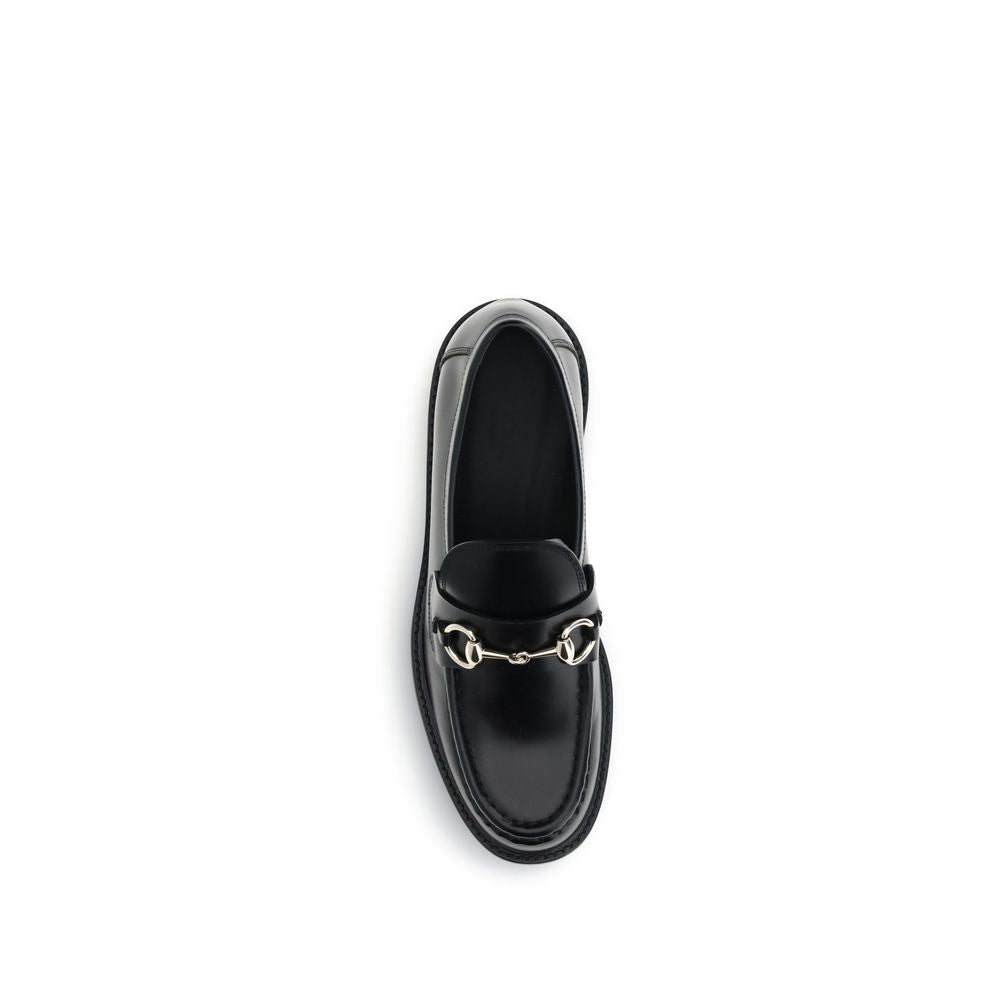 Chaussures Gucci en cuir de veau noir Bos Taurus, mocassins slip-on élégants pour homme avec finition soignée.