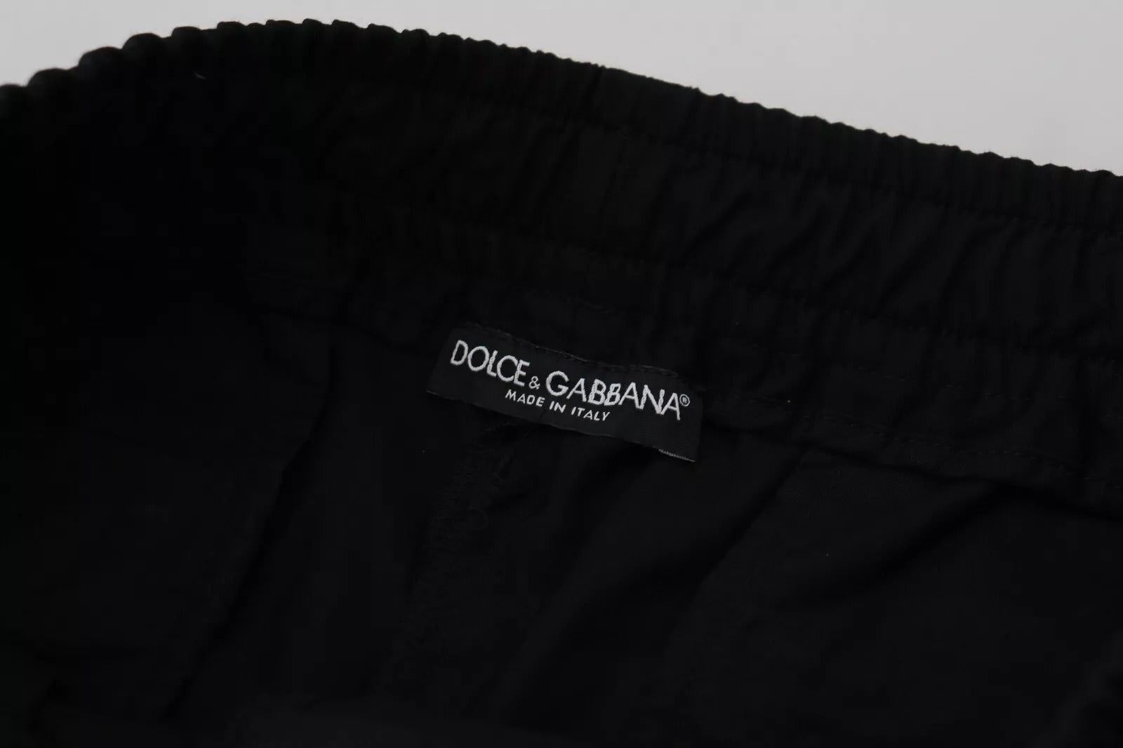 Pantalon jogging noir en laine Dolce & Gabbana, coupe décontractée, matière douce et élégante, vue frontale.