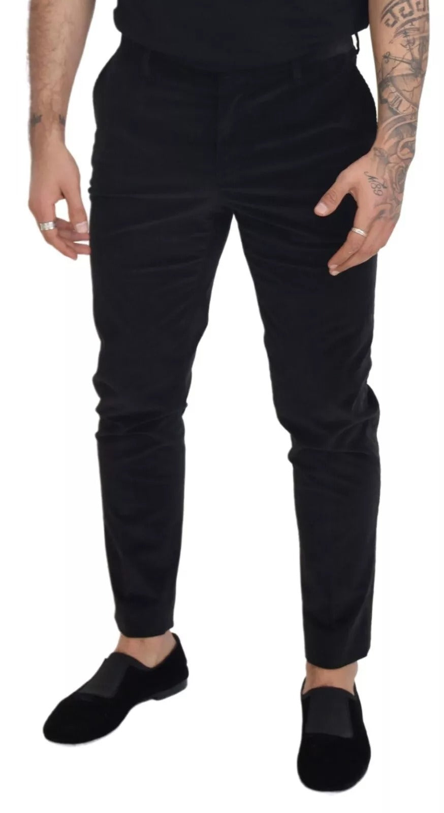 Pantalon chino noir Dolce & Gabbana en coton stretch slim, vue détaillée du produit et de la coupe élégante.