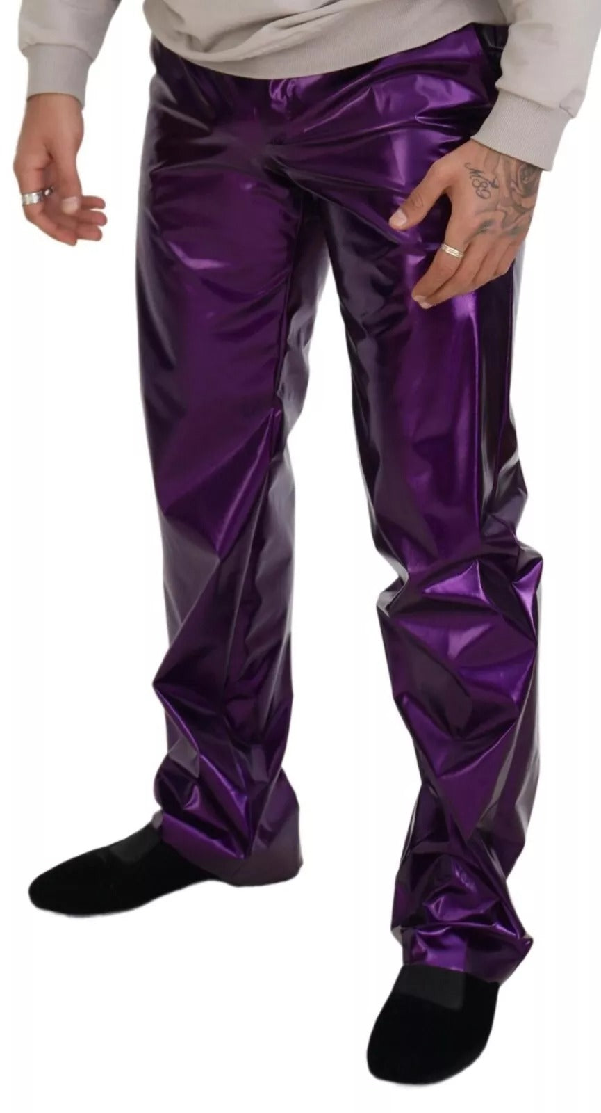 Pantalon droit en nylon métallisé violet de Dolce & Gabbana, style élégant et moderne, visible sur l’image.