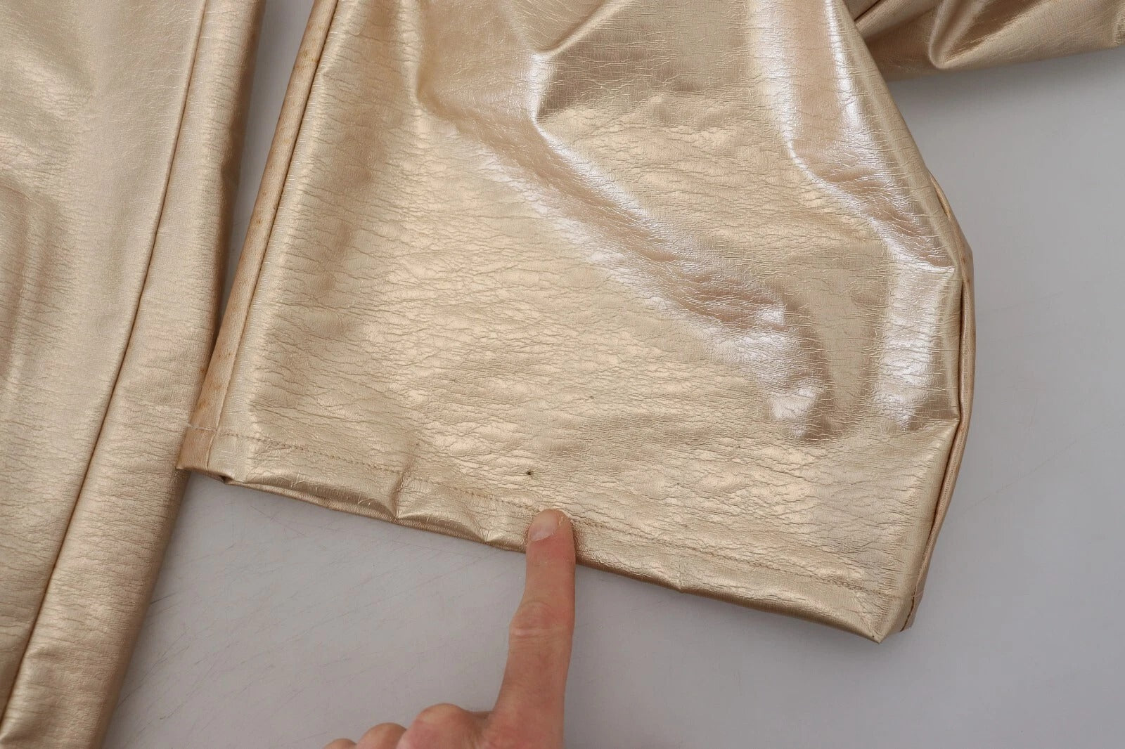 Pantalon droit en polyester doré métallique de Dolce & Gabbana, style élégant et sophistiqué.