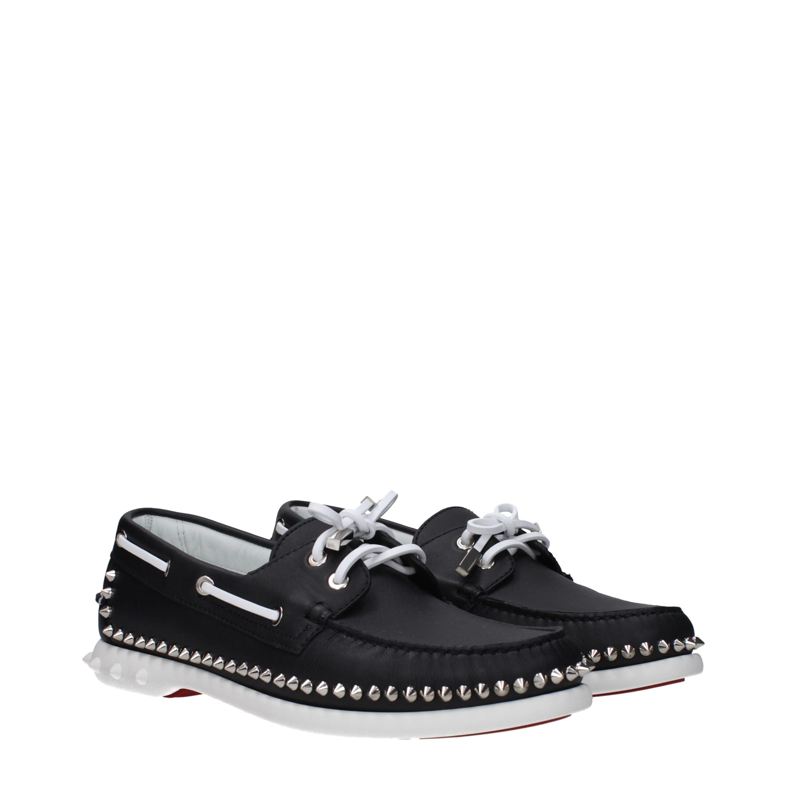 Chaussures mocassins Christian Louboutin en cuir noir, faciles à enfiler, avec semelle en caoutchouc et détails élégants.