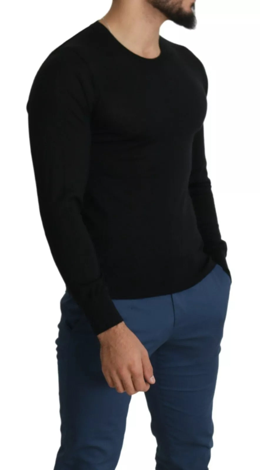 Pull Dolce & Gabbana en cachemire noir à col rond, doux et élégant, porté sur un mannequin.