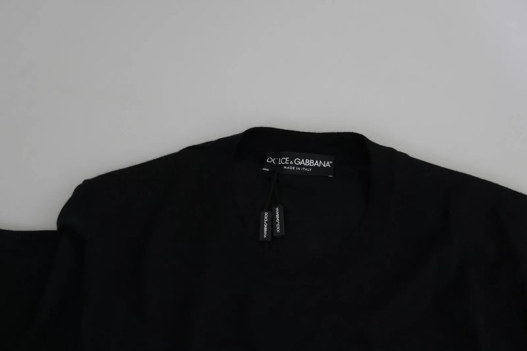 Pull en cachemire noir Dolce & Gabbana à col rond, doux et élégant, porté de face.
