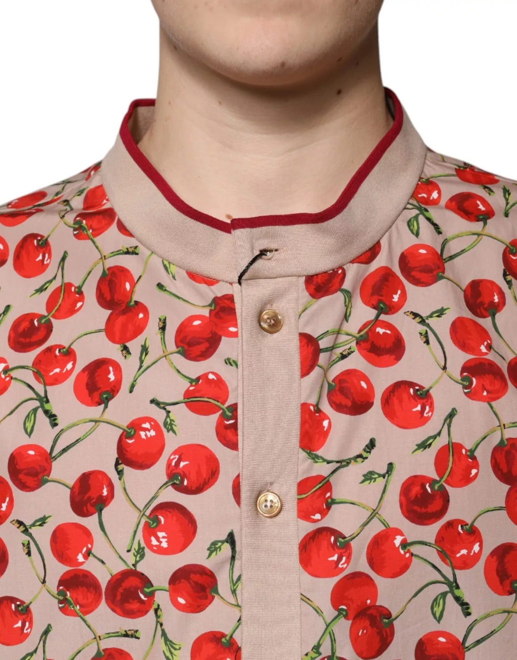 Chemise décontractée beige en nylon avec boutons Dolce & Gabbana, motif cerise, style casual et élégant.