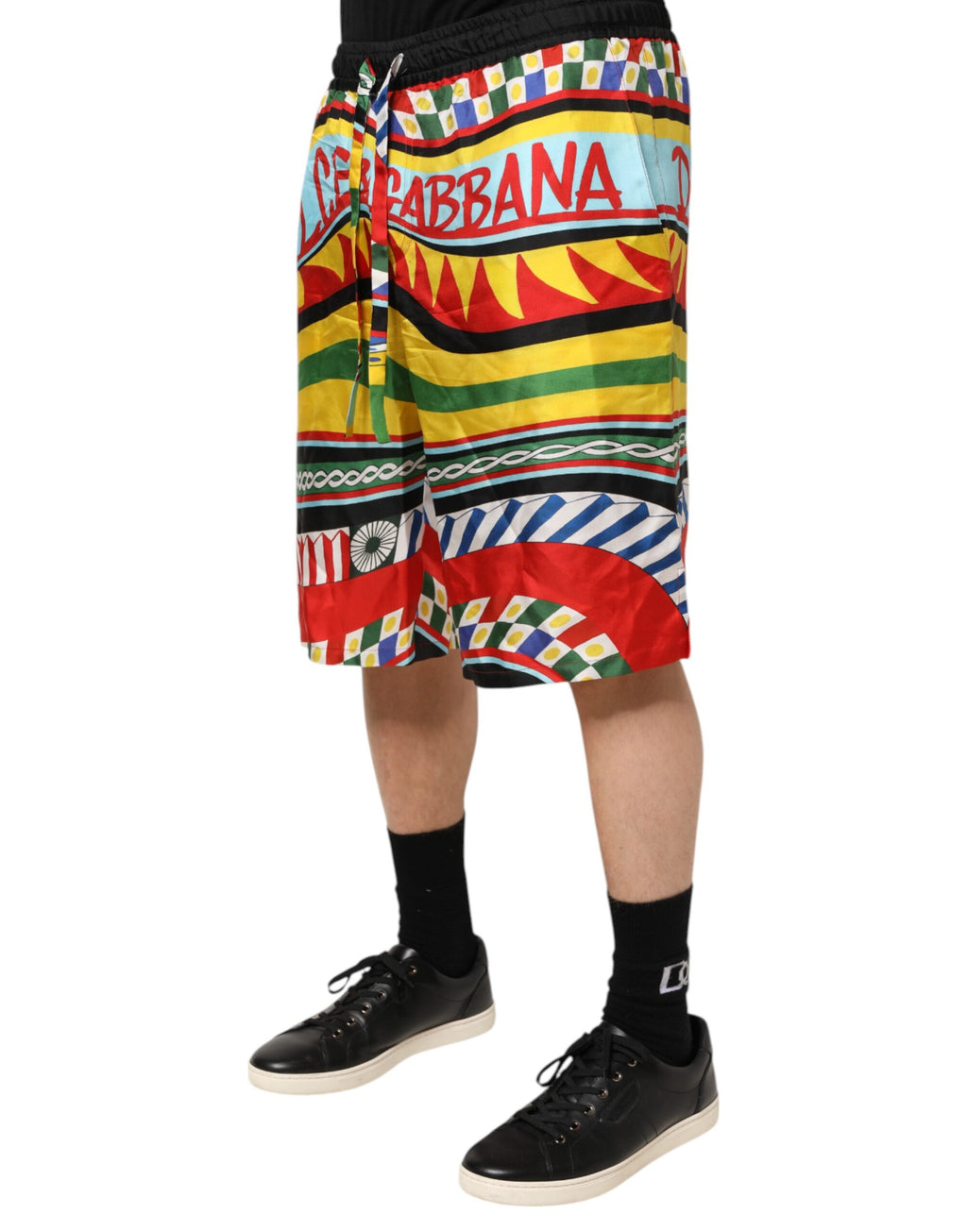 Shorts de bain Dolce & Gabbana multicolores Sicilian Carretto, motif coloré et traditionnel, pour un style estival élégant.
