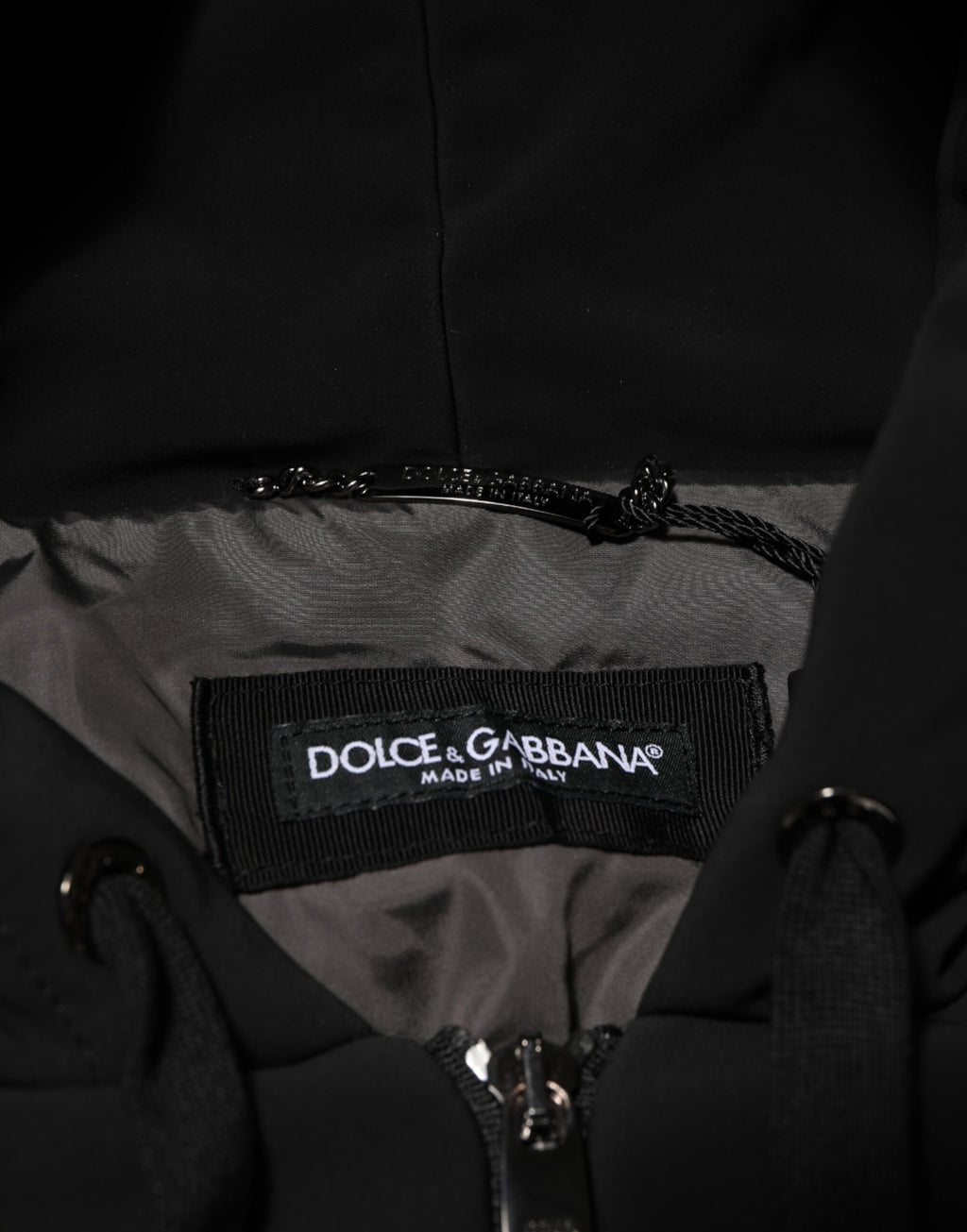 Veste à capuche en coton noir Dolce & Gabbana avec quilting et détails cloutés sur les manches.