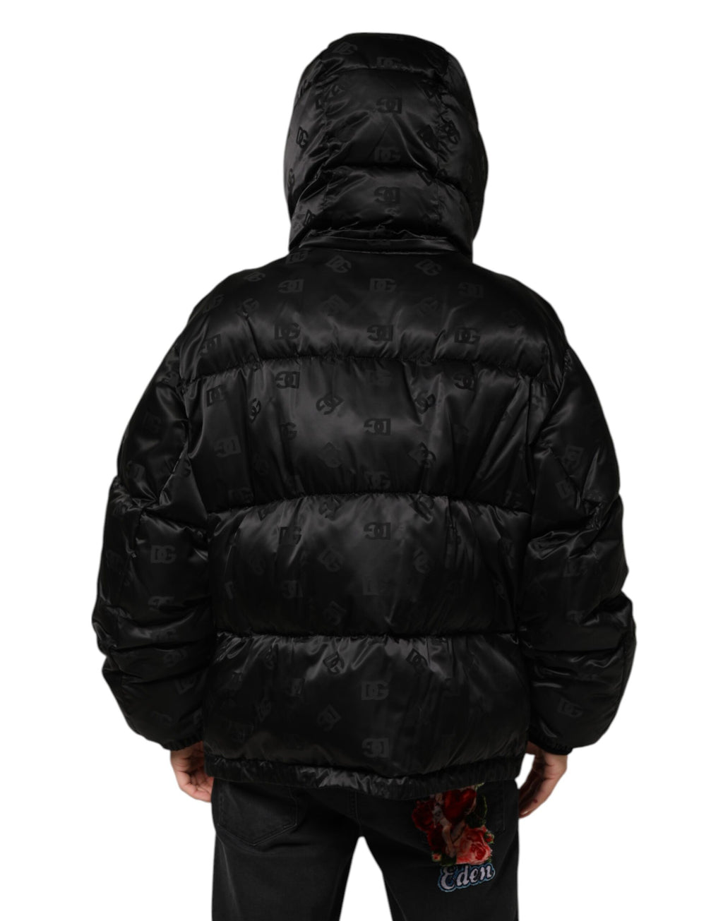 Veste matelassée noire Dolce & Gabbana avec logo monogramme, capuche en nylon, style puffer, veste d'hiver élégante.