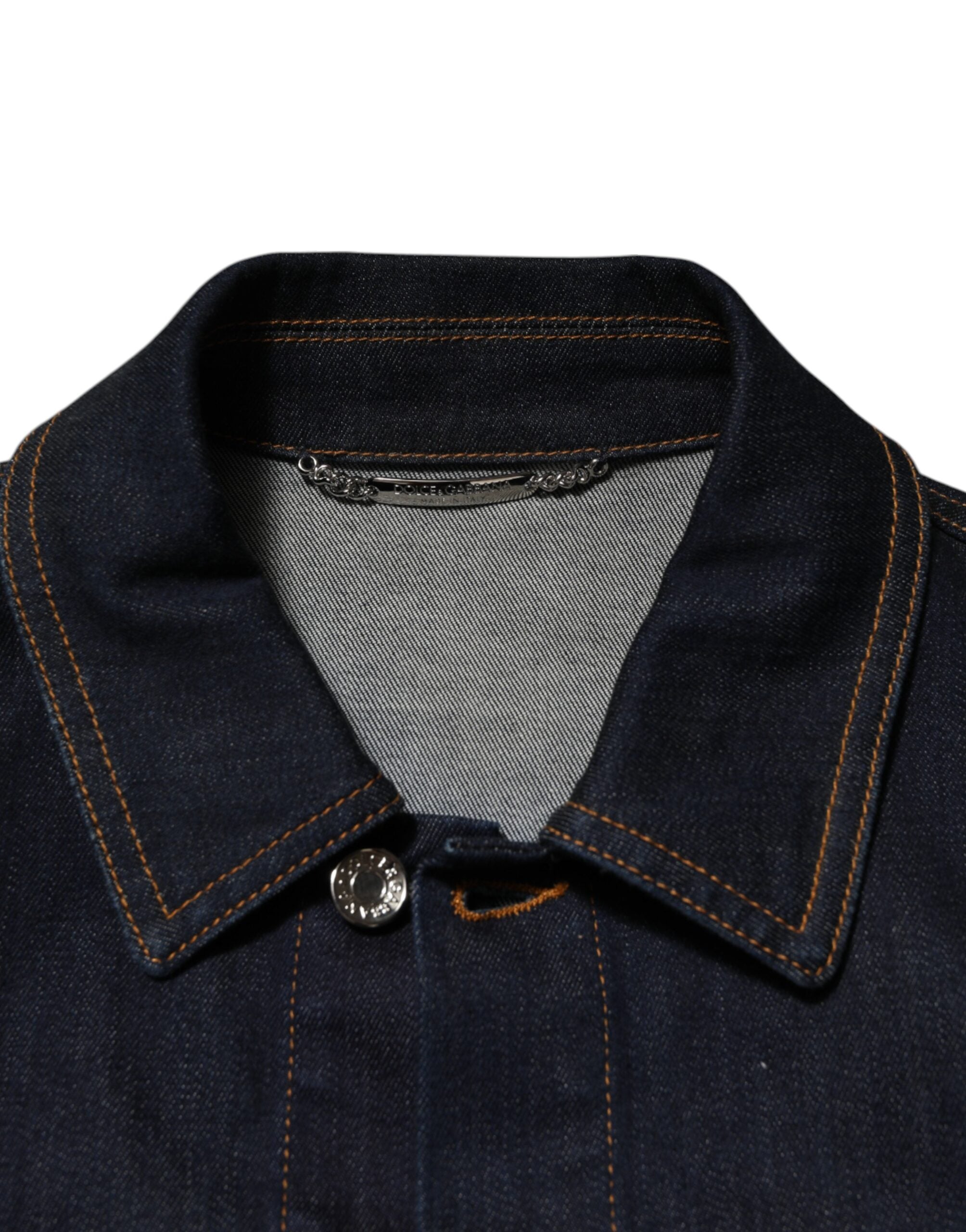 Veste en jean slim fit bleu indigo avec logo et patch Dolce & Gabbana, style décontracté et moderne.