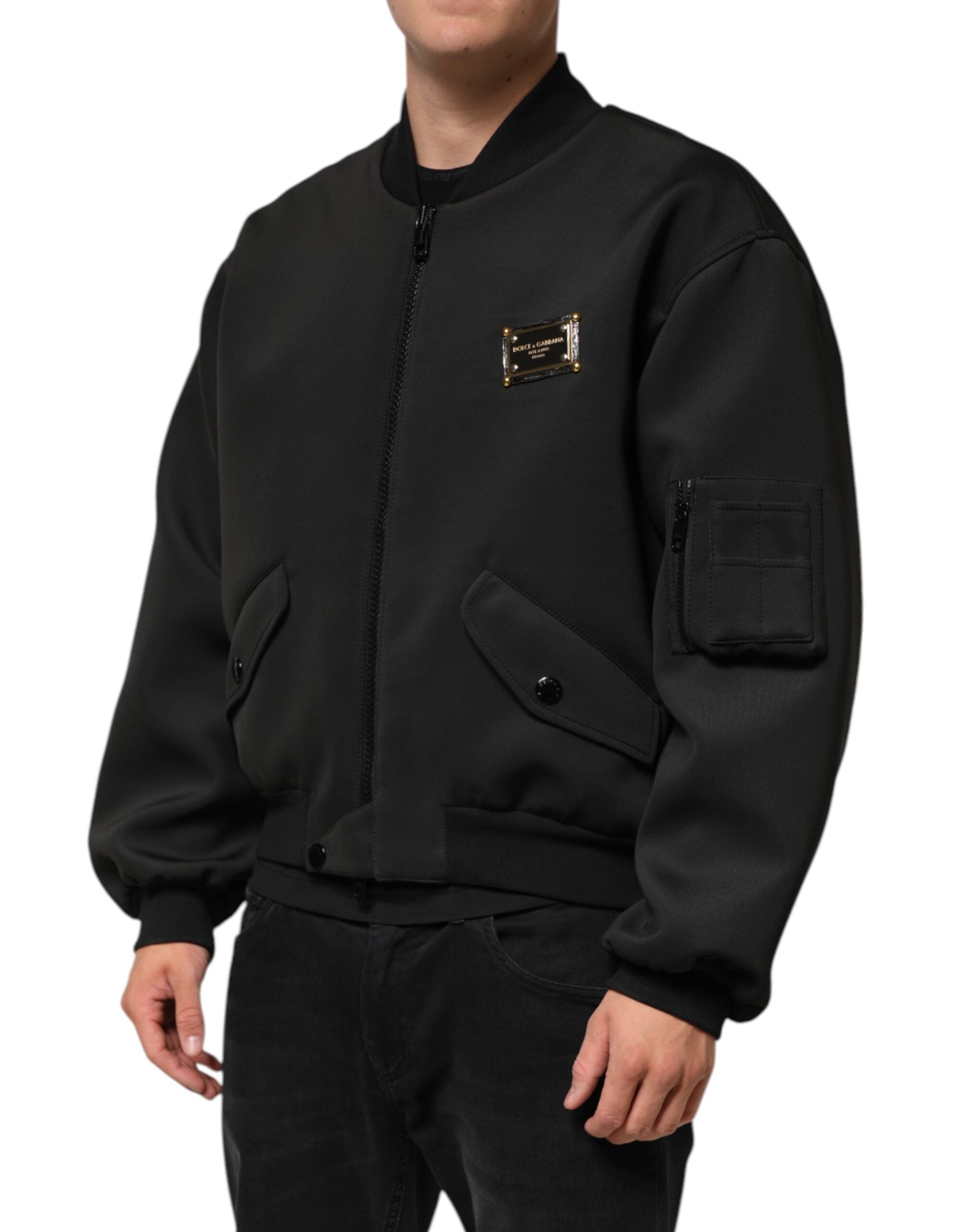 Veste bomber noire en polyester Dolce & Gabbana avec plaque logo visible, style élégant et moderne.