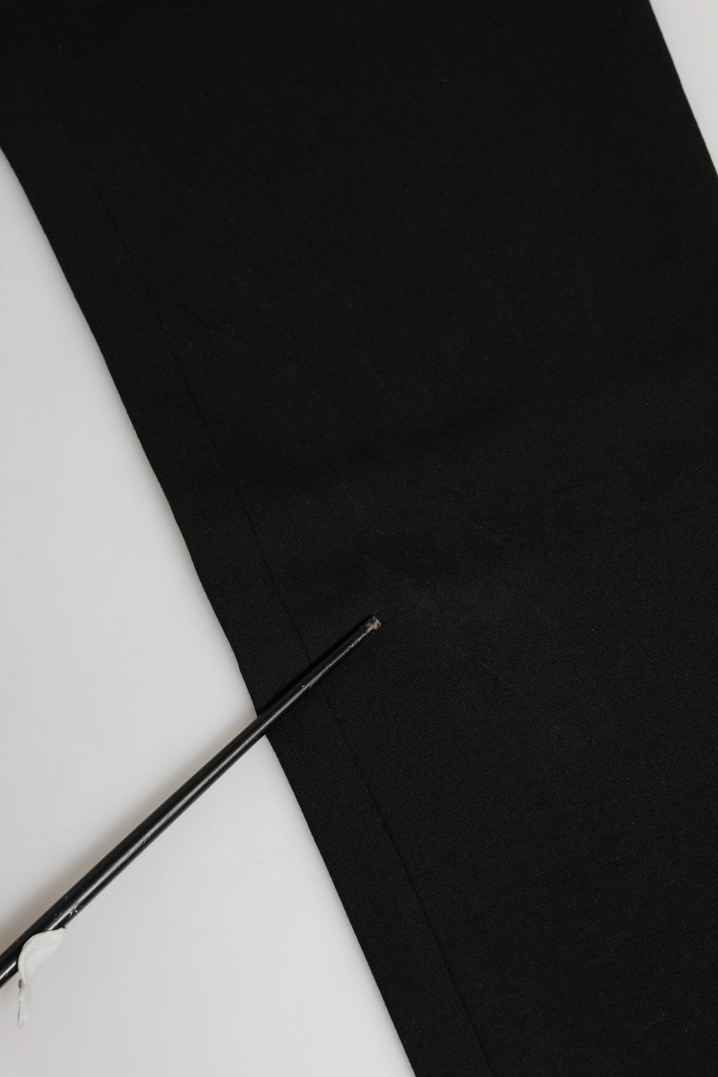 Pantalon jogging homme Dolce & Gabbana en coton noir, style décontracté avec ceinture élastique et poches latérales.