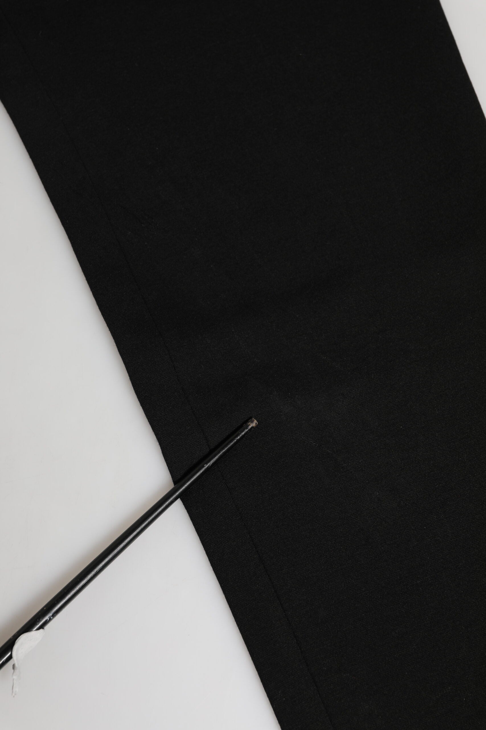 Pantalon jogging homme Dolce & Gabbana en coton noir, style décontracté avec ceinture élastique et poches latérales.