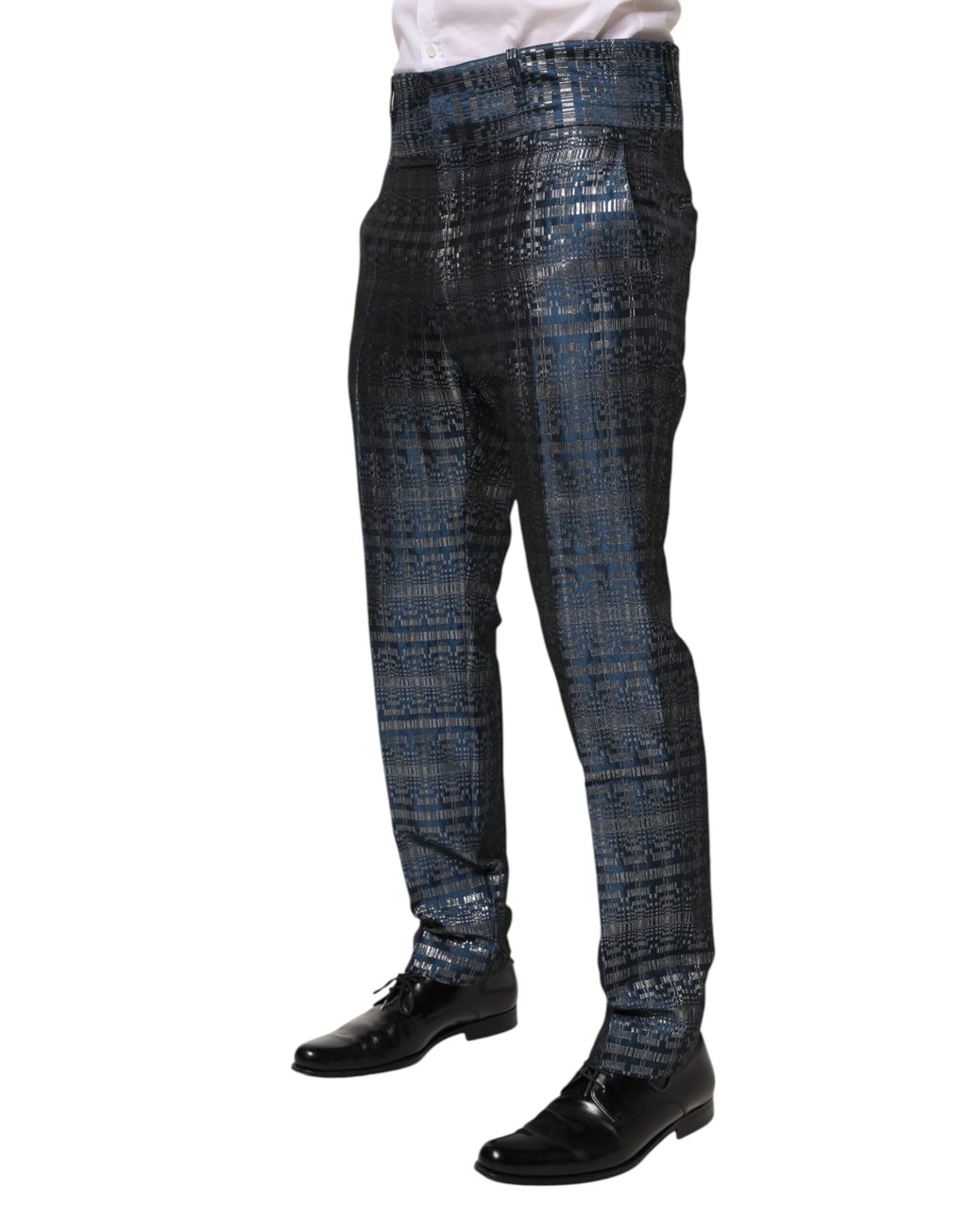 Pantalon homme skinny en soie bleue argentée brillante de Dolce & Gabbana, style élégant et moderne.
