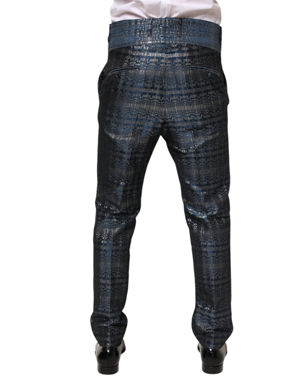 Pantalon homme Dolce & Gabbana en soie bleue argentée brillante, coupe skinny, style élégant et moderne.