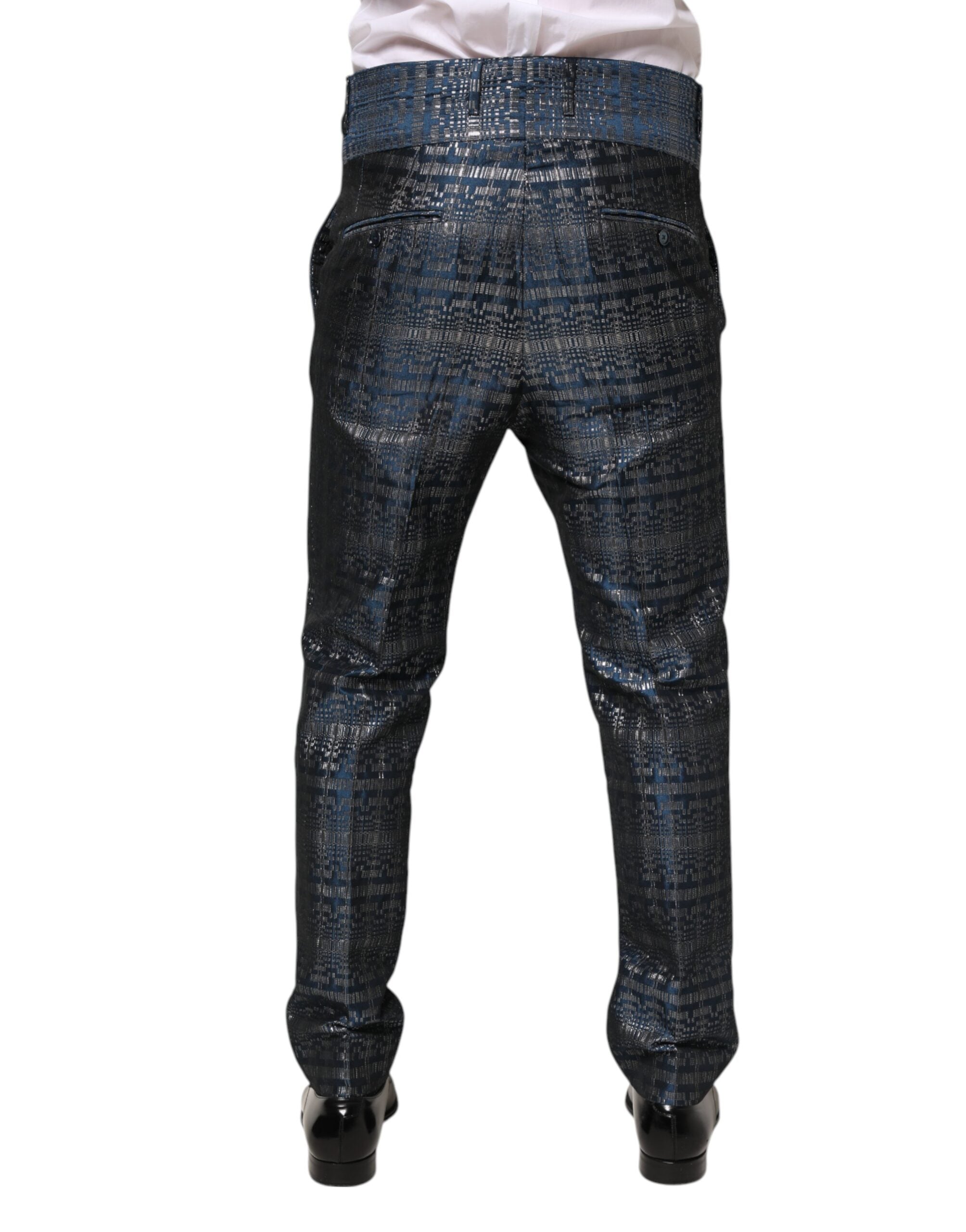 Pantalon homme Dolce & Gabbana en soie bleue argentée brillante, coupe skinny, style élégant et moderne.