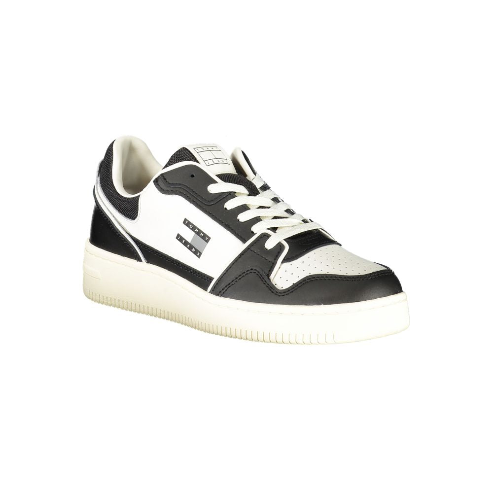 Sneaker homme en polyuréthane noir Tommy Hilfiger avec semelle blanche, style moderne et élégant, vue de face.