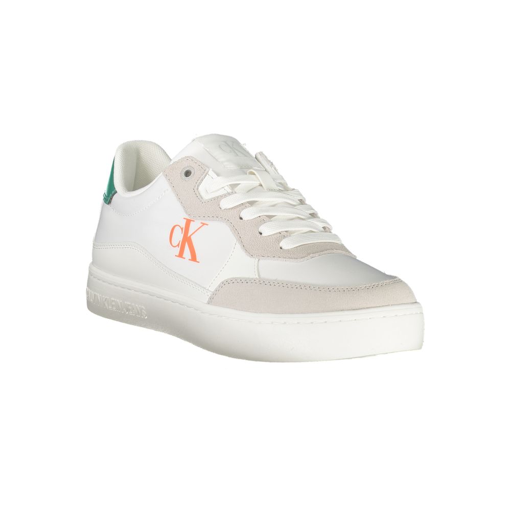 Chaussures sneakers pour homme Calvin Klein en polyuréthane blanc, style décontracté et moderne.