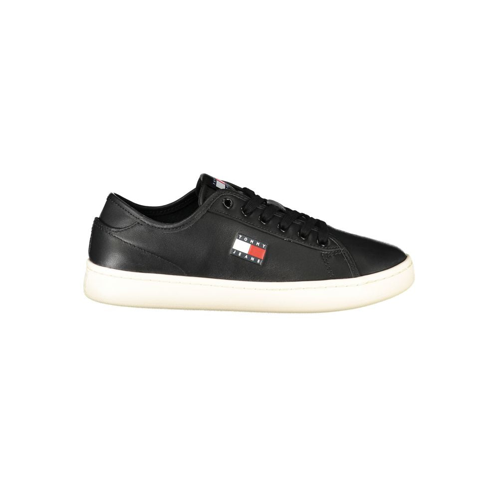 Sneaker pour femmes Tommy Hilfiger en polyuréthane noir, style décontracté et moderne.
