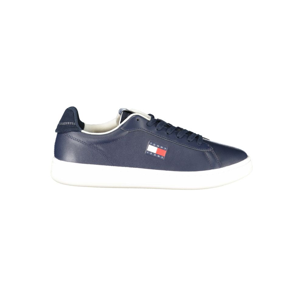 Sneaker homme Tommy Hilfiger en polyuréthane bleu, style décontracté avec semelle blanche, vue de côté.