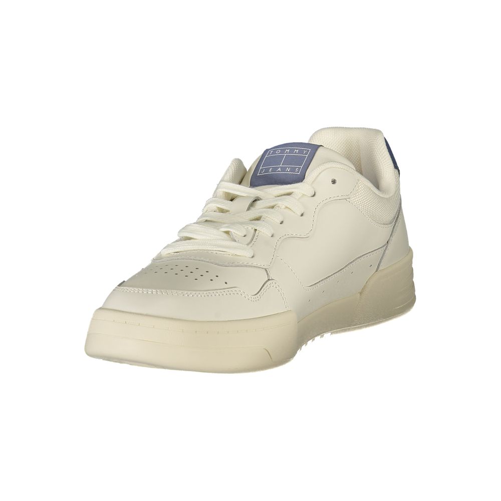Chaussure sneaker blanche en polyuréthane pour homme de la marque Tommy Hilfiger, vue de profil.