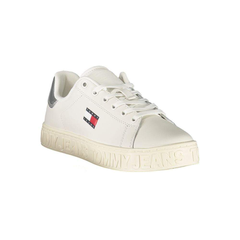 Chaussures sneakers blanches en polyuréthane pour femmes de la marque Tommy Hilfiger, vue de côté.