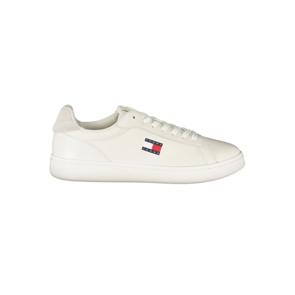 Sneakers pour homme Tommy Hilfiger en polyuréthane blanc, style décontracté, vue de face.