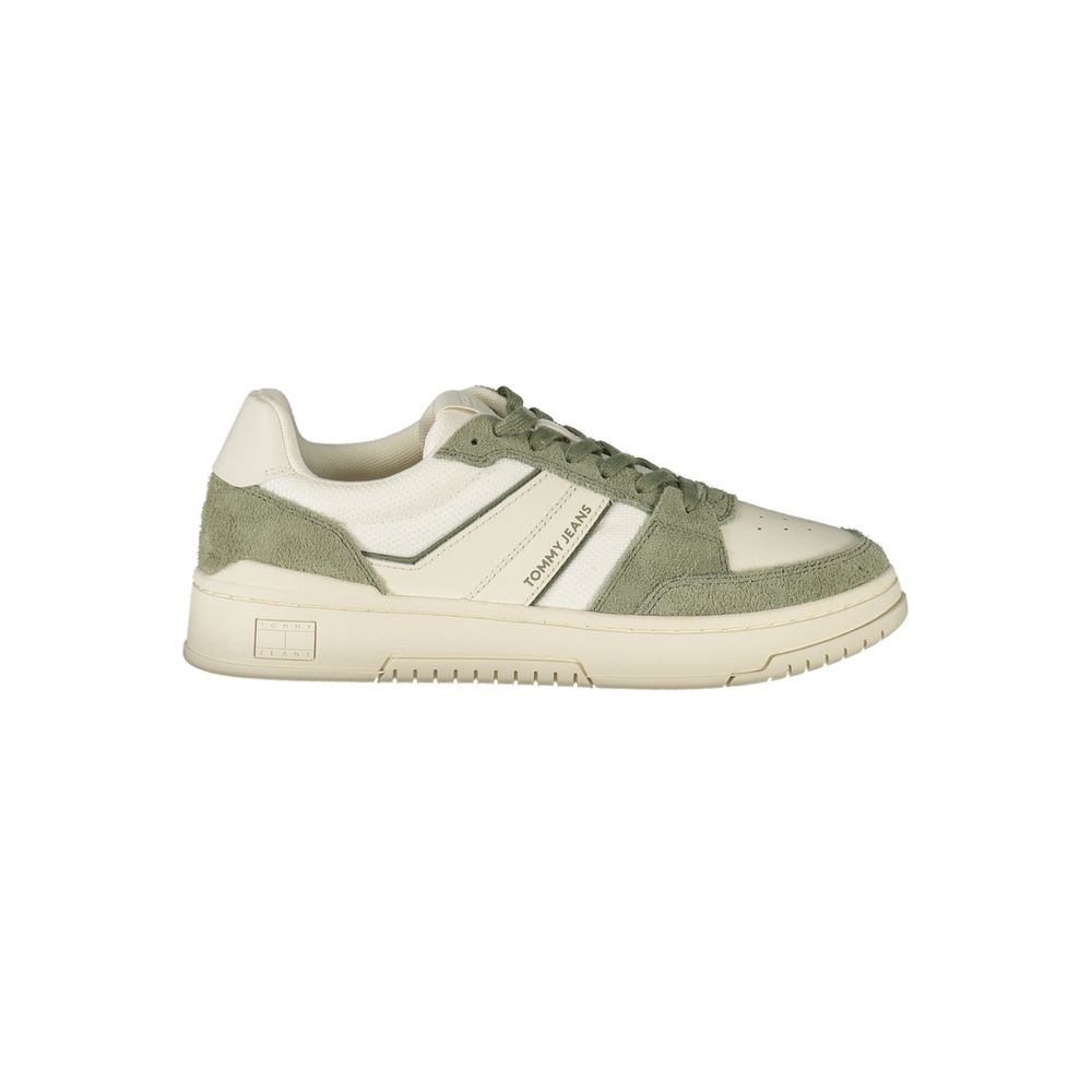 Chaussures sneakers pour homme Tommy Hilfiger en polyester blanc, vue de face avec détails de la marque visible.