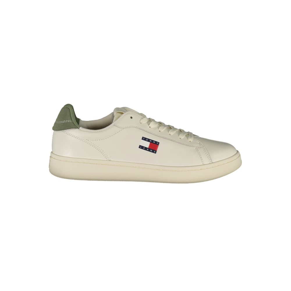 Sneakers pour hommes Tommy Hilfiger en polyuréthane blanc, style décontracté avec semelle blanche et design moderne.