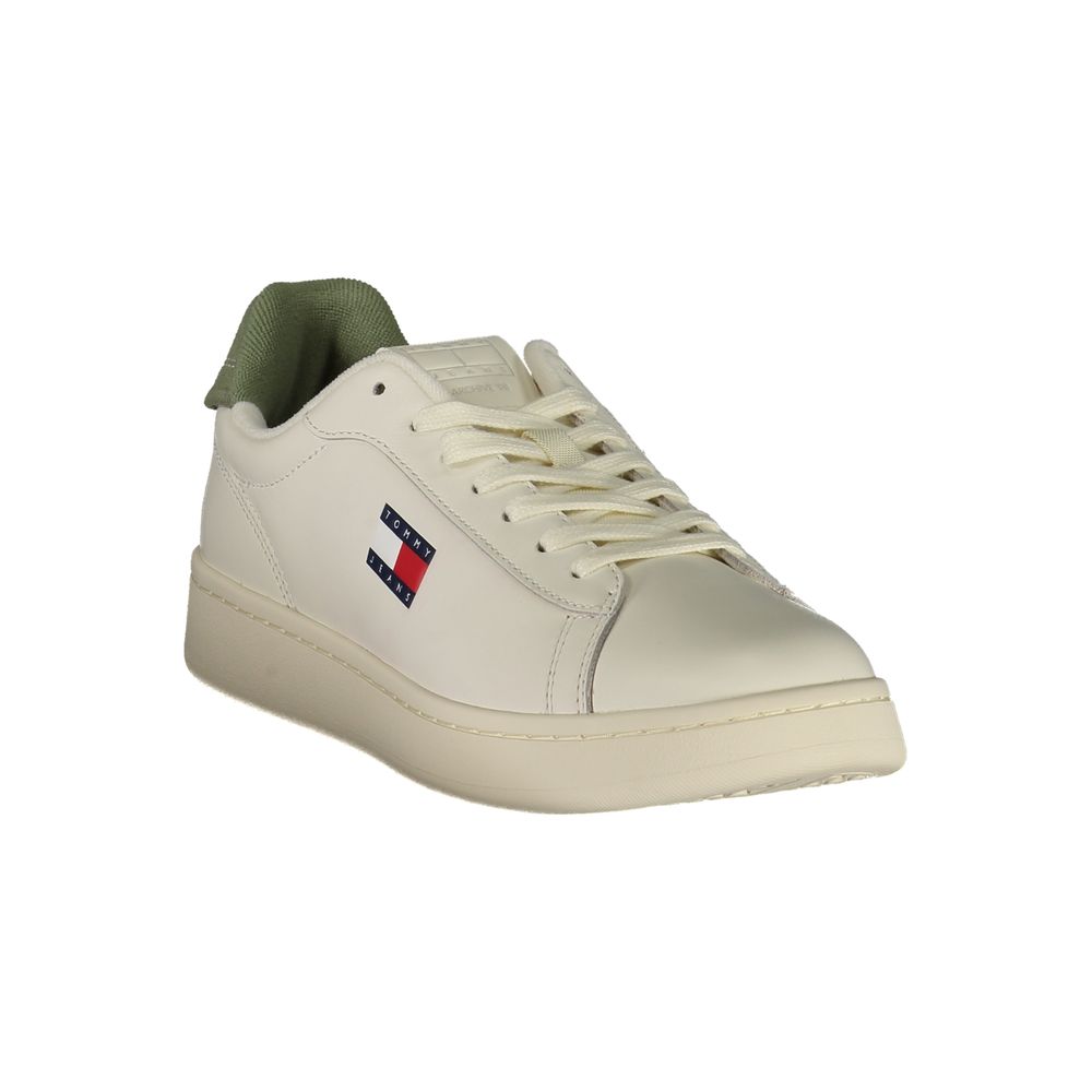 Sneakers blanches pour homme Tommy Hilfiger en polyuréthane, style décontracté et moderne, vue de face.
