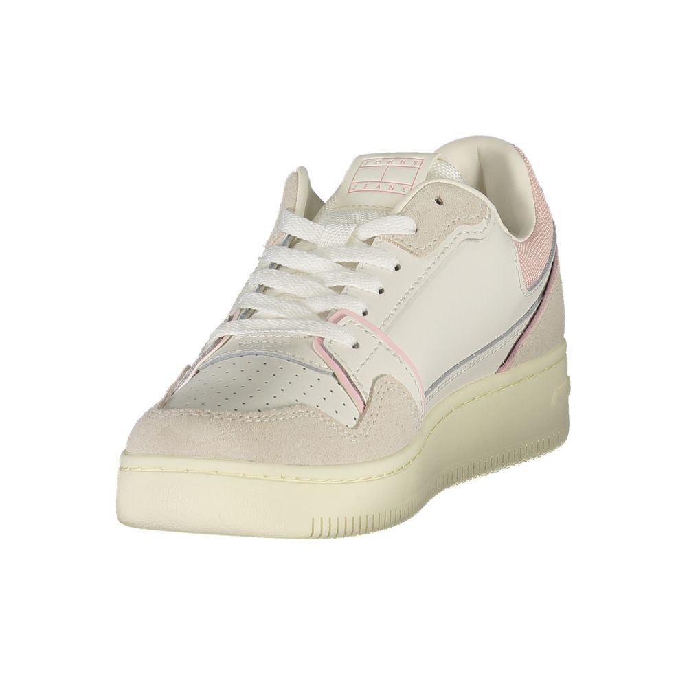 Sneakers blanches en polyuréthane pour femmes de Tommy Hilfiger, style décontracté et moderne.