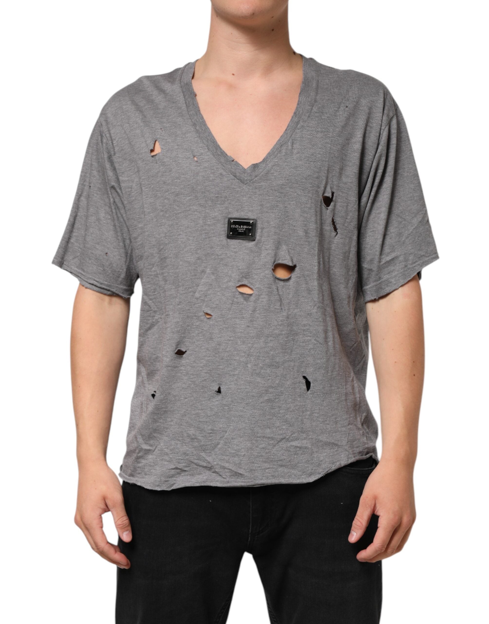 T-shirt homme Dolce & Gabbana gris en coton avec logo déchiré et patch, style décontracté et tendance.