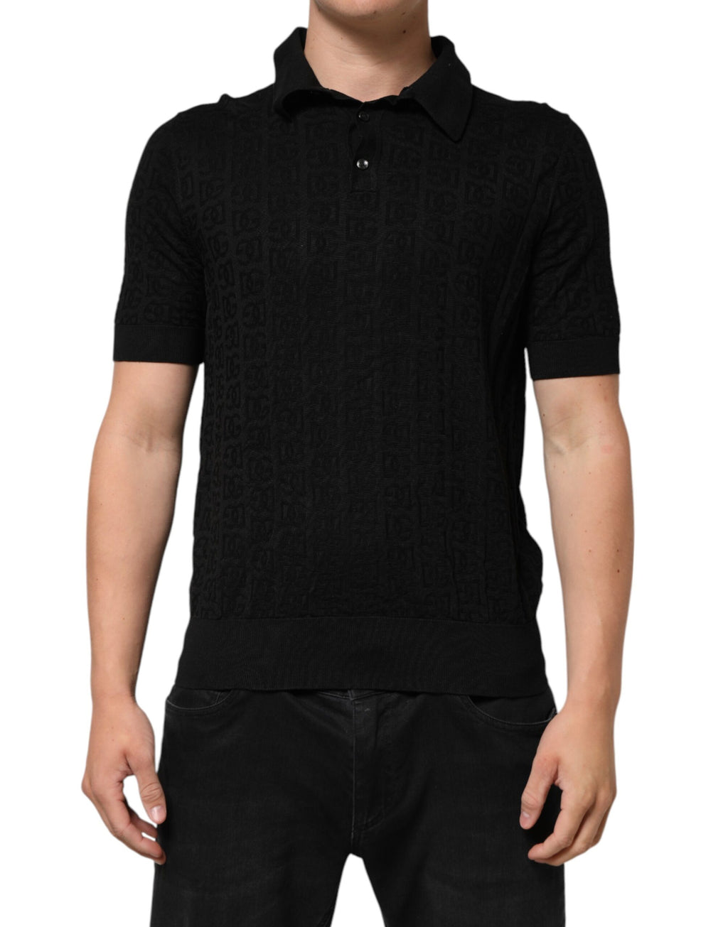 Chemise polo Dolce & Gabbana en jacquard de soie noire, élégante et sophistiquée, vue de face.