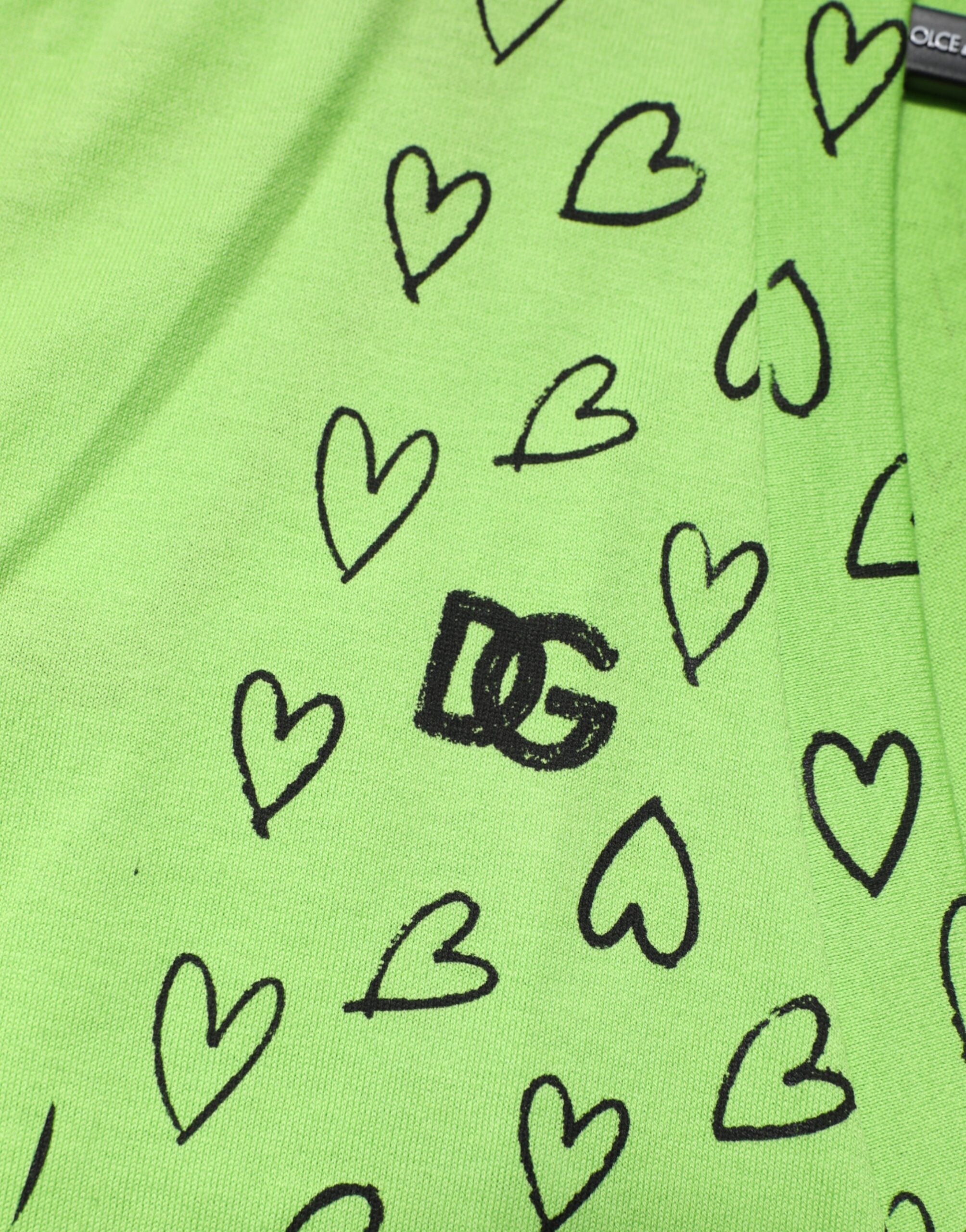 T-shirt vert Dolce & Gabbana à col en V avec logo DG et imprimé cœur, vue de face.
