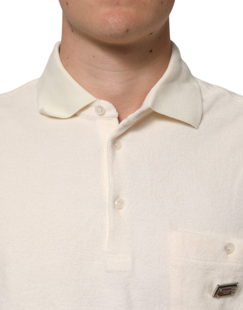 T-shirt polo Dolce & Gabbana en coton ivoire avec logo, poche sur la poitrine, style casual élégant.