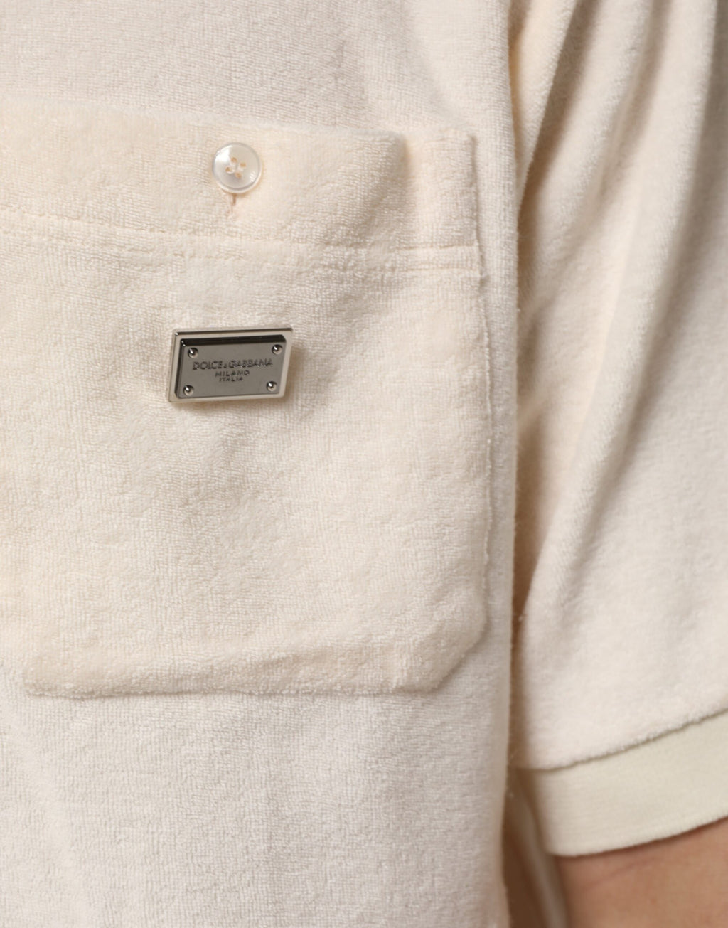 T-shirt polo blanc en coton terry Dolce & Gabbana avec logo et poche, style élégant et décontracté.