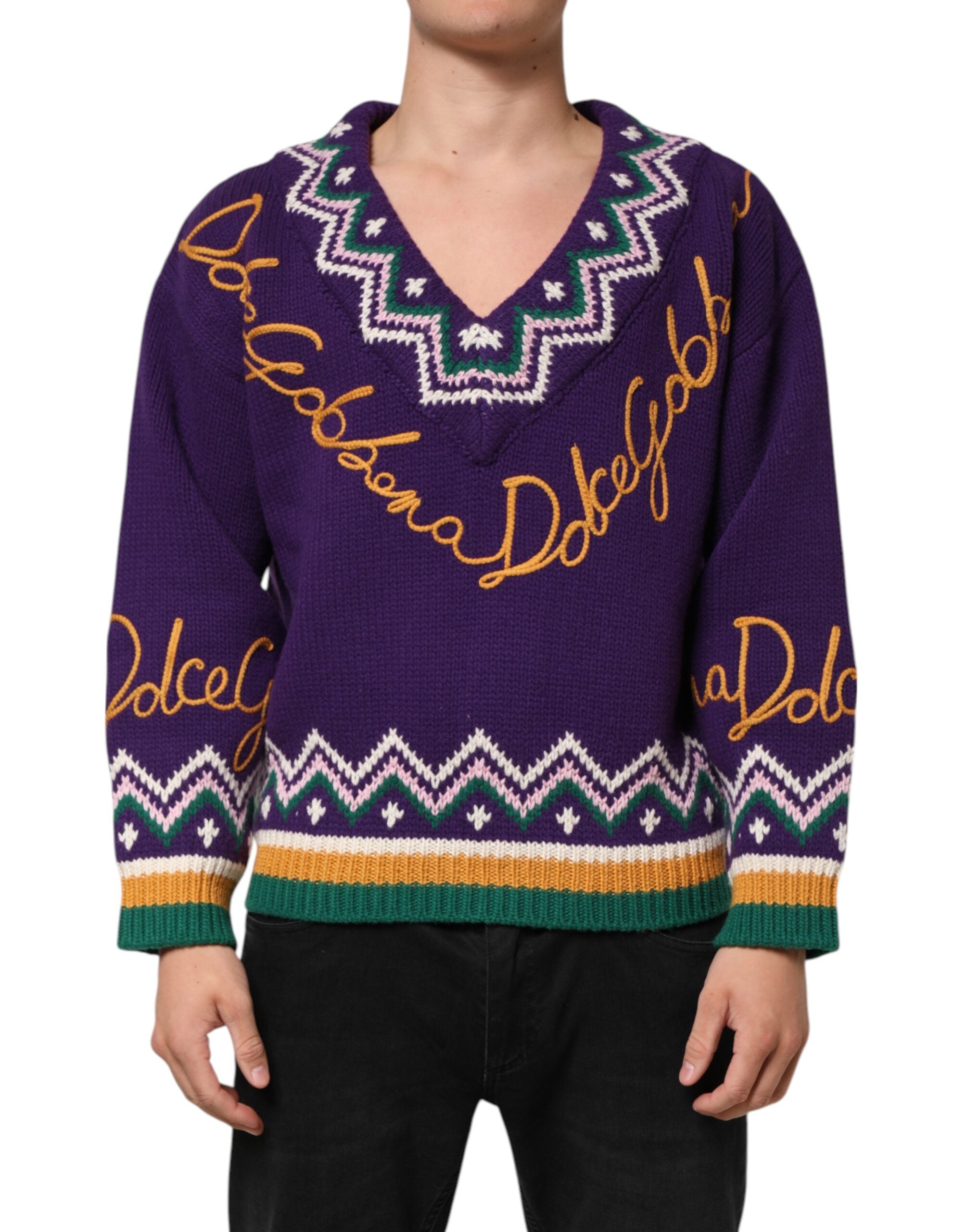 Pull en laine violet Dolce & Gabbana avec logo DG pour homme, pull tricoté élégant et confortable.