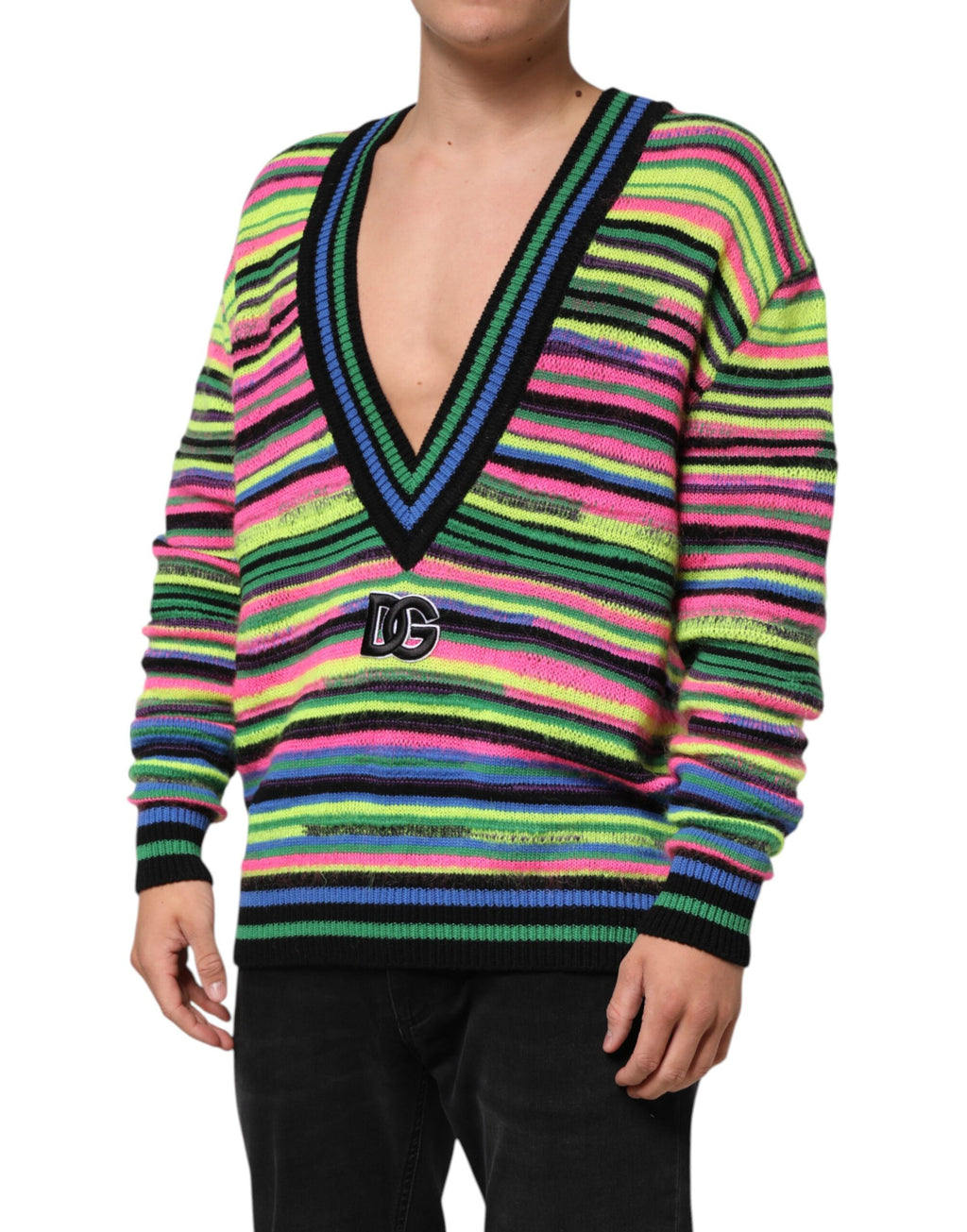 Pull en tricot Dolce & Gabbana à logo multicolore, col en V et design élégant, vue de face.