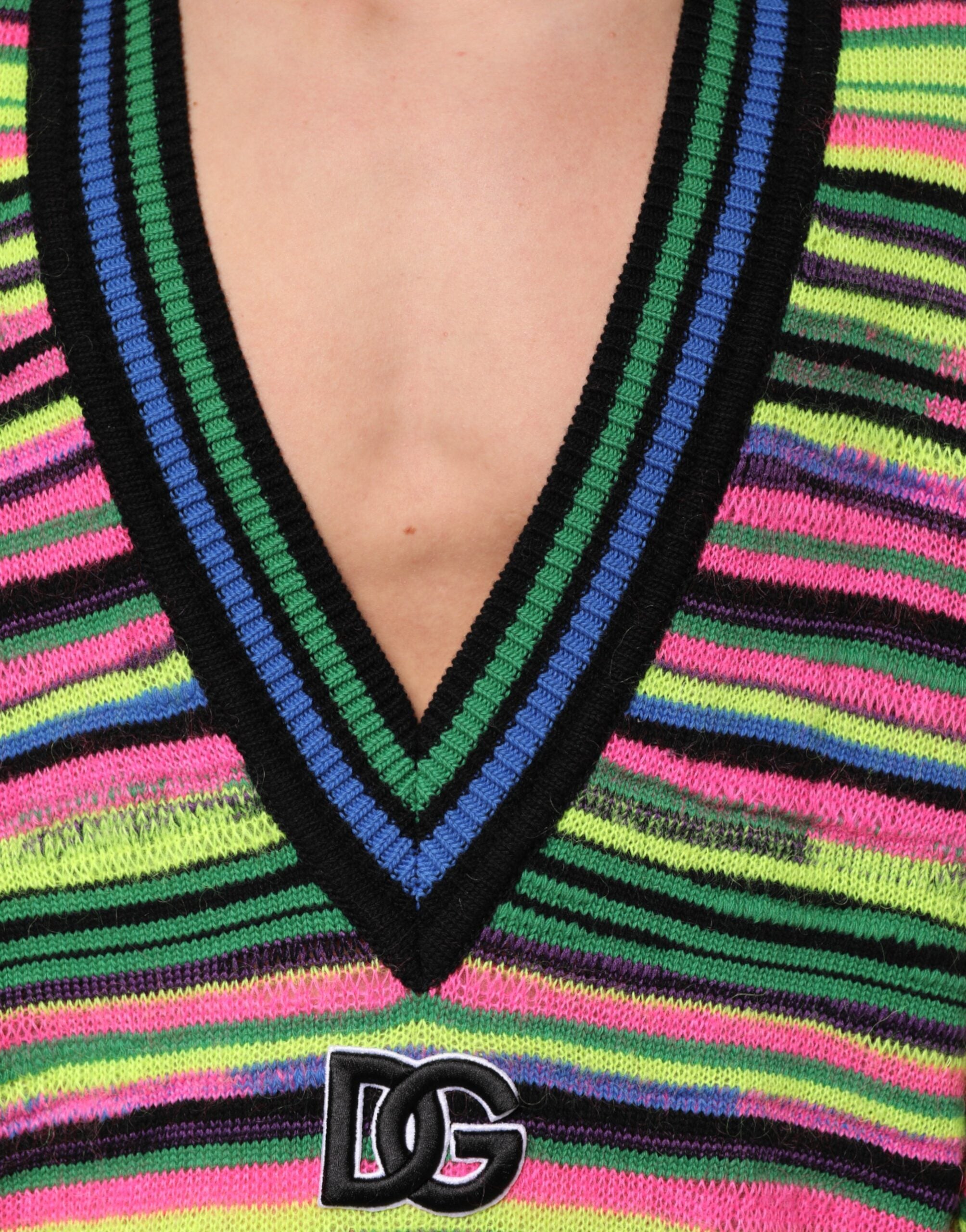 Pull à manches longues Dolce & Gabbana Multicolore avec logo DG, col en V, tricot élégant, motif coloré.