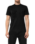 T-shirt noir en coton Dolce & Gabbana avec logo DG brodé et poche à l'avant, modèle élégant et décontracté.