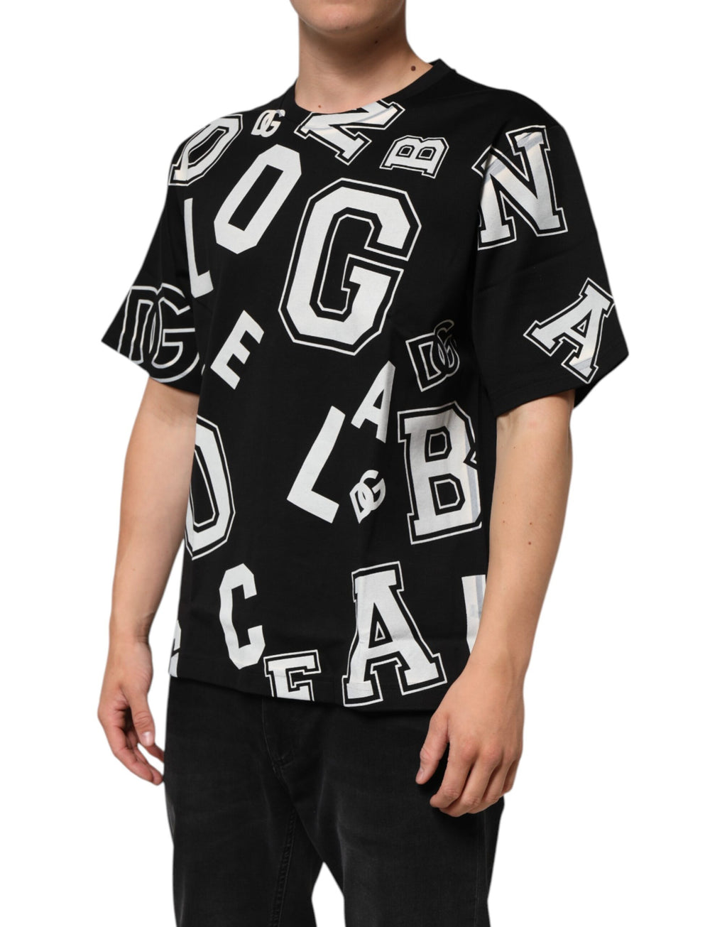 T-shirt à manches courtes noir en coton avec lettres imprimées, design Dolce & Gabbana, vue de face.