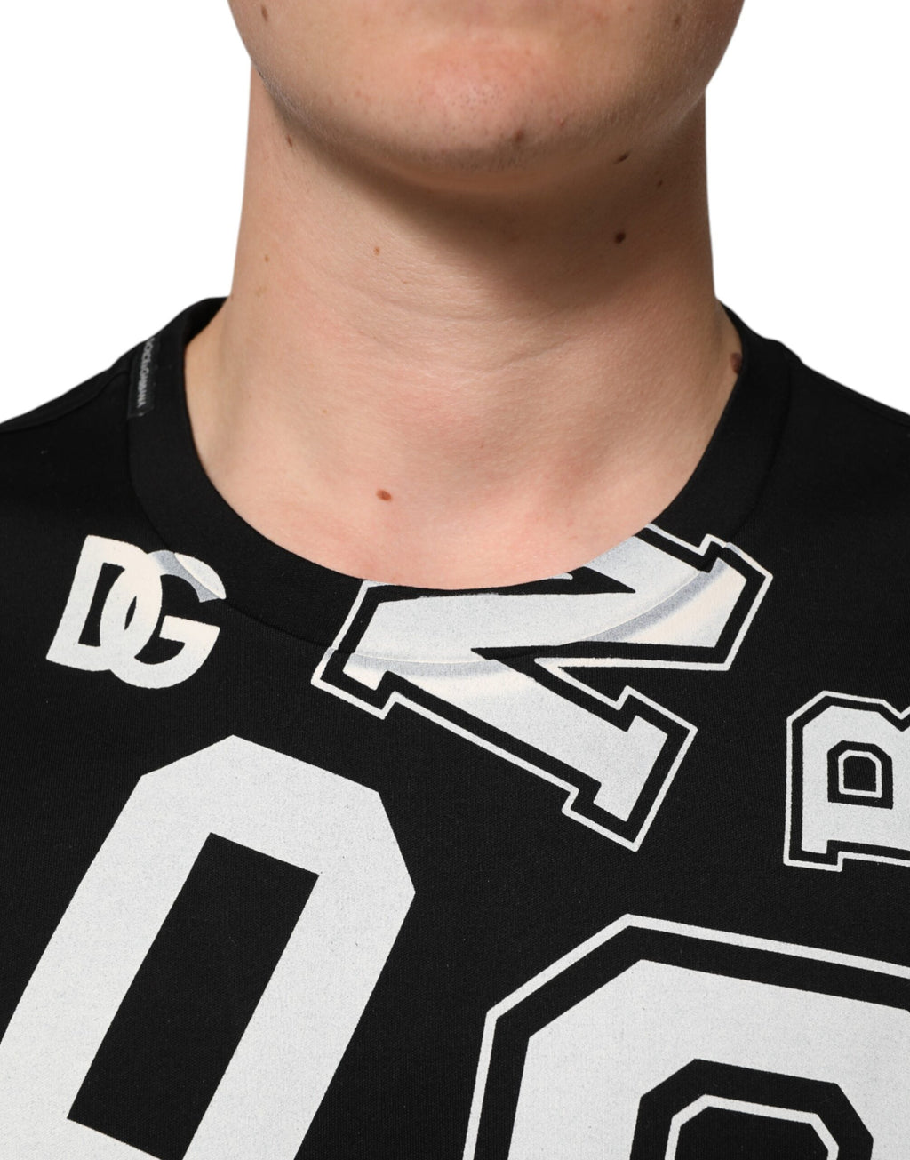 T-shirt à manches courtes noir en coton avec imprimé de lettres Dolce & Gabbana, style décontracté et moderne.