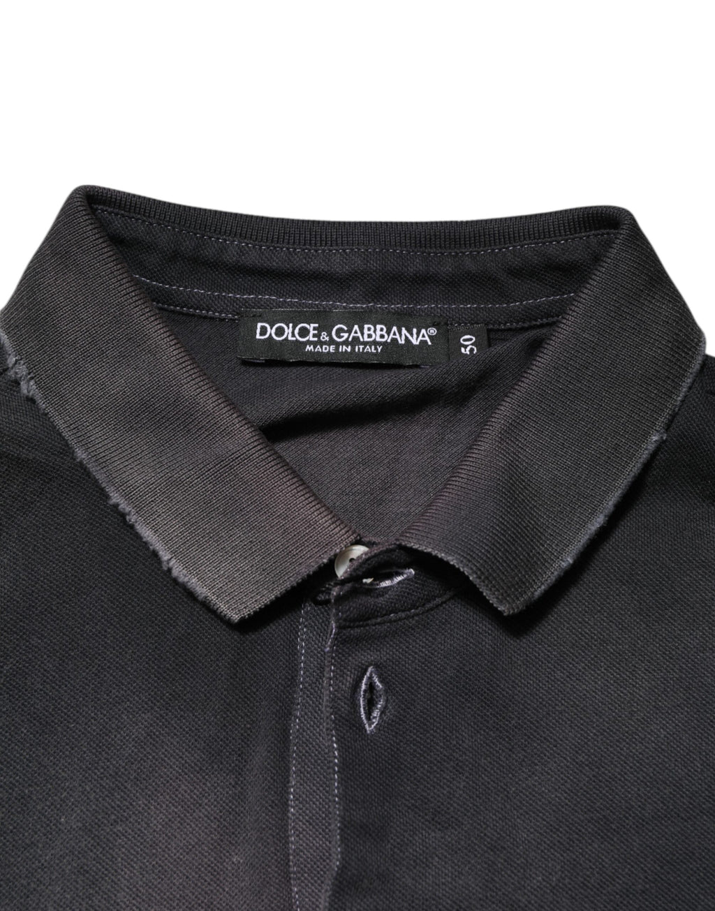 Polo homme Dolce & Gabbana en coton gris avec col en forme de couronne, style élégant et sophistiqué.