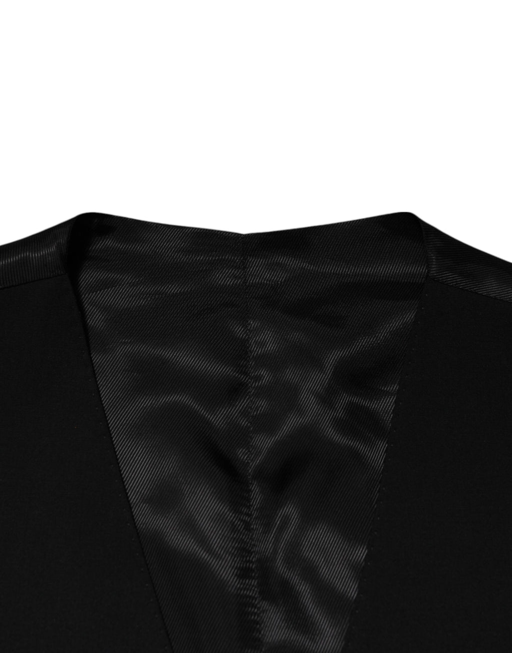 Gilet homme en laine noire Dolce & Gabbana, vêtement formel élégant, porté sur une chemise blanche.