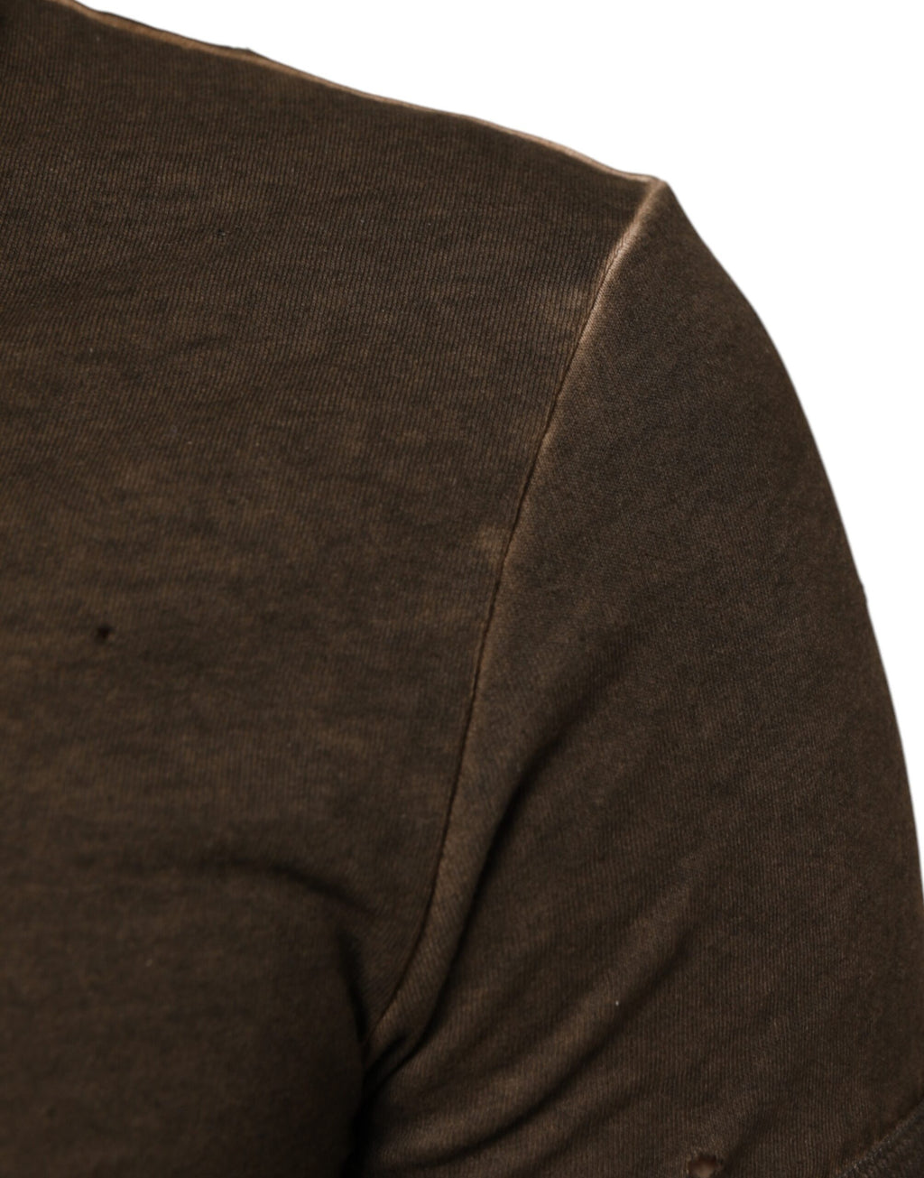 T-shirt pour homme Dolce & Gabbana en coton marron foncé avec logo déchiré, style décontracté et tendance.