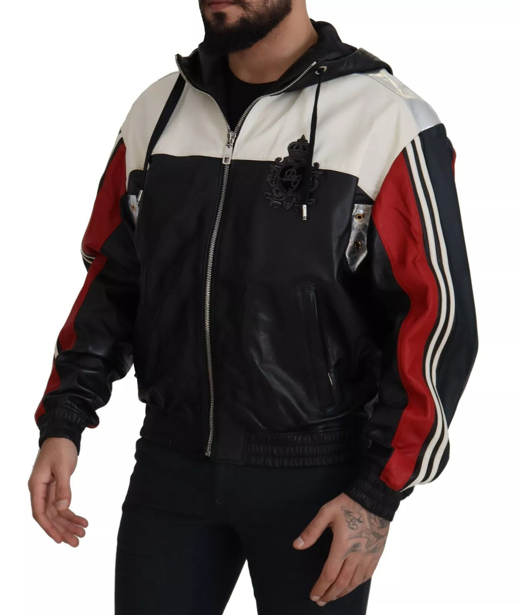 Veste blouson en cuir noir avec capuche de Dolce & Gabbana, style élégant et moderne, visible avec détails de la veste.