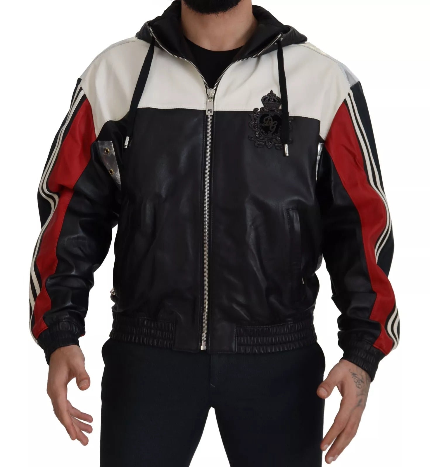 Veste blouson en cuir noir avec capuche de Dolce & Gabbana, style moderne et sophistiqué, vue de face sur un fond neutre.