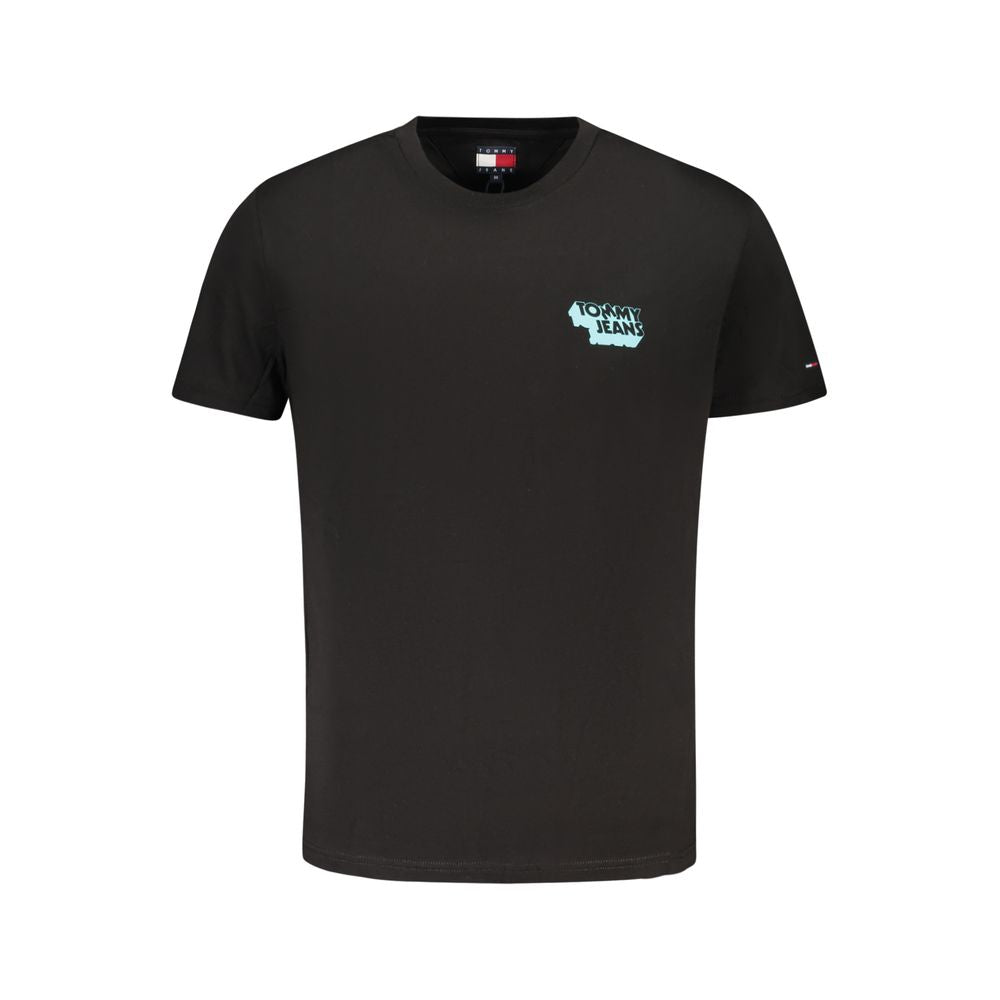 T-shirt homme Tommy Hilfiger en coton noir, coupe classique avec logo discret sur la poitrine, porté sur mannequin.